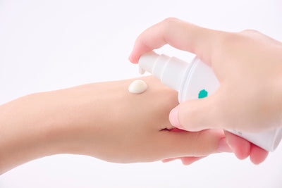 石井クリニック美容研究所が提案する「バイオハッキング・スキンケア」<br> <span style="font-size:75%;}">パーソナライズに欠かせない“セラミド”に変換される、生セラミド配合乳液<br>「デュアルRCエマルジョンヴェール」誕生</span>